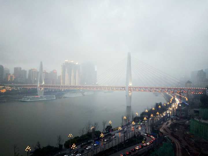 阴雨连绵的雾都重庆