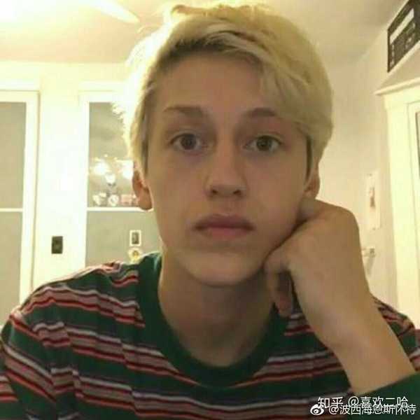 要爱上天赋异禀里的安迪了,求高清照片(●°u°●) 」