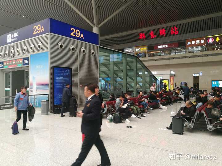 郑州东站的候车厅设计是否存在问题?