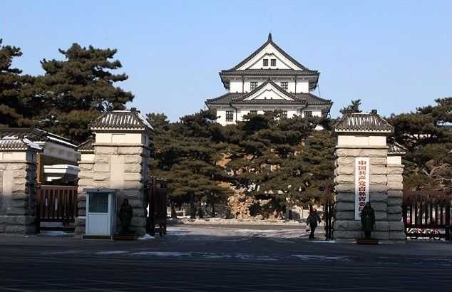长春市),我们不妨对比着看一看: 而传统的宗教建筑则在明治维新之后
