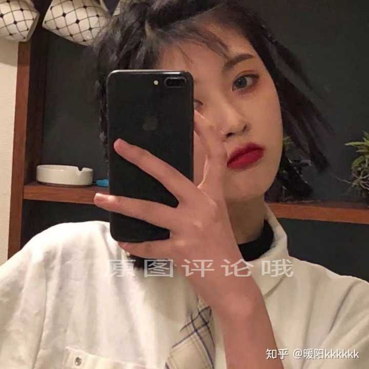 有没有什么好看的自拍头像(手机也入镜的那种)?