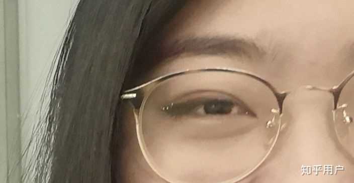 也有人说过我是桃花眼,但是我眼睛凸,特别凸,就很悲伤.