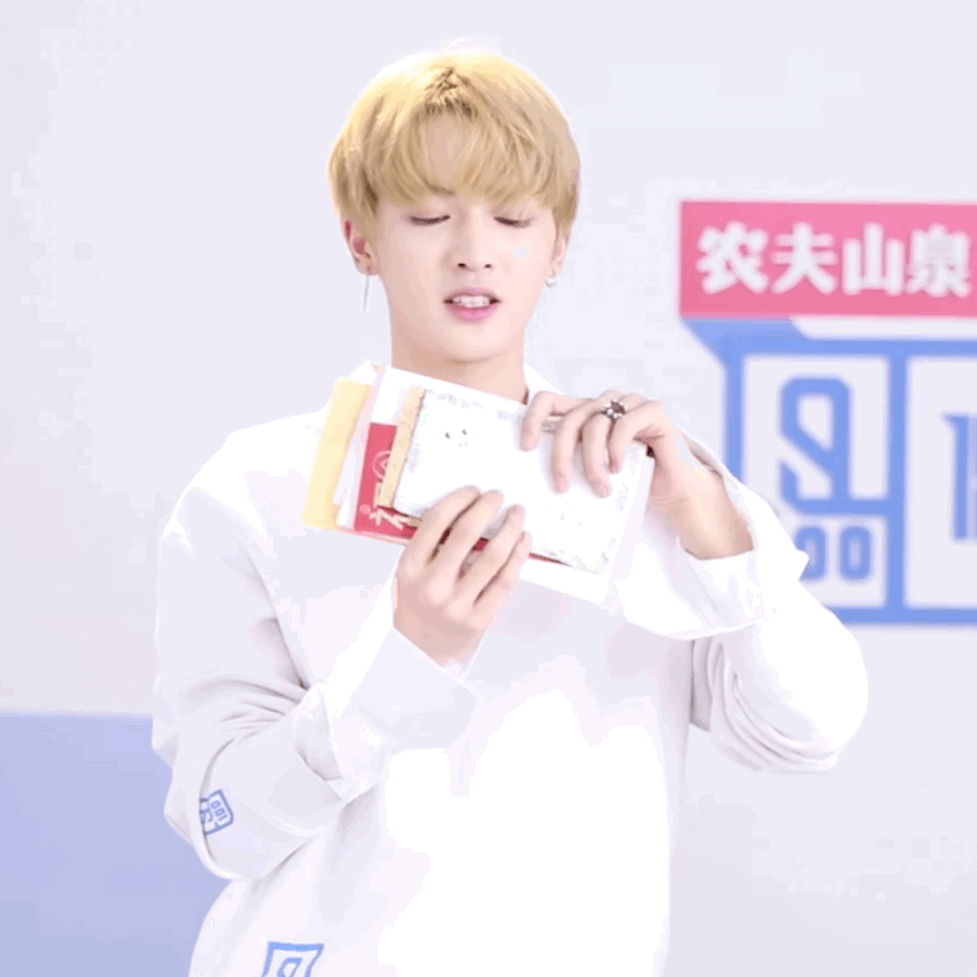 为什么朱正廷喜欢粉色?