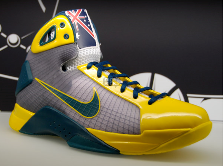 hyperdunk是谁的战靴,hyperdunk x 不过说起 hyperdunk 2008 我最先想到的不是美国队的蓝白配色,而是