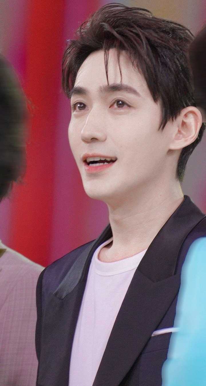 能匀些朱一龙照片给我吗