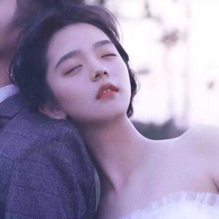 情侣头像真人?有没有那种男孩子和女孩子都超级好看的