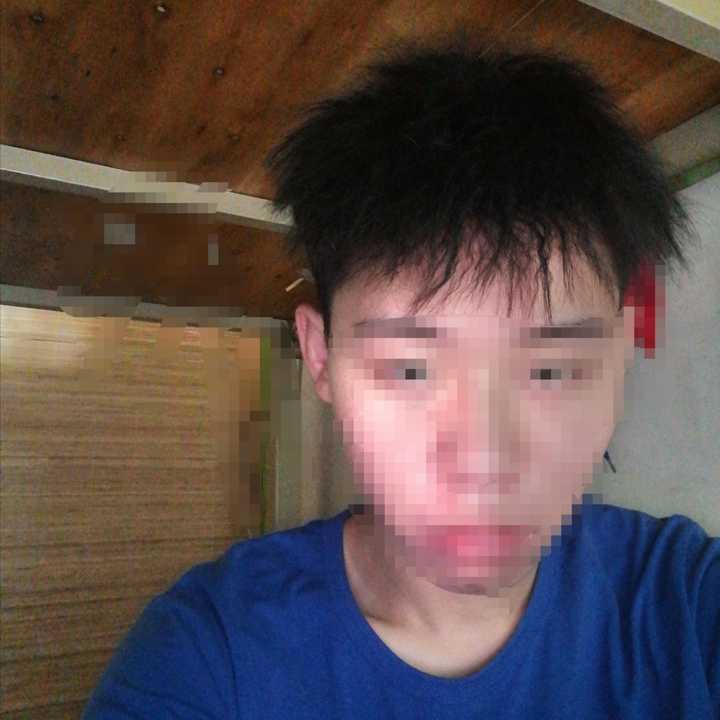 头发很炸很鸡窝,手感很羊毛 兄弟们,不要去搞花里胡哨的摩根烫了!