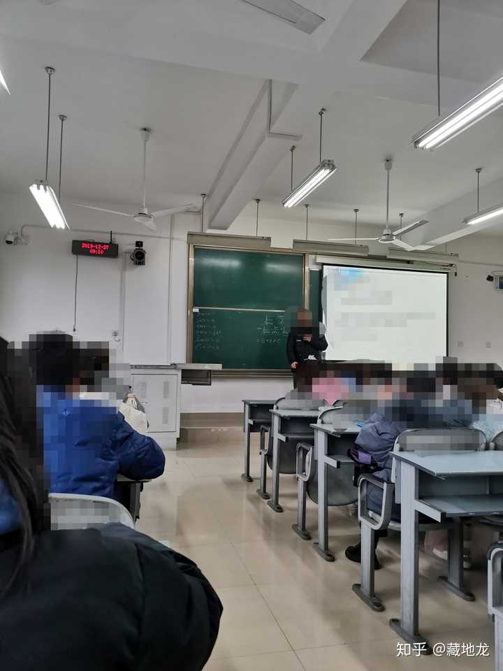 成都信息工程大学的宿舍条件如何?校区内有哪些生活设施?