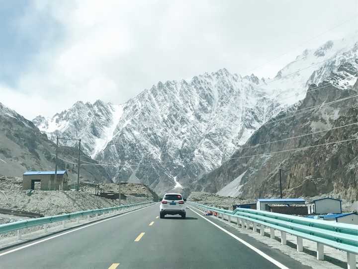 塔什库尔干县 从喀什至塔县的国道314堪称世界级景观大道 流量预警!
