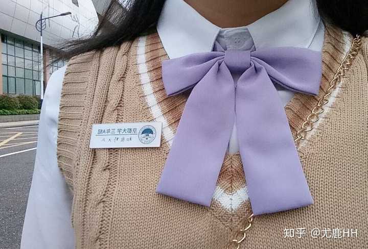 为什么穿jk制服的很多女孩子会去定制名扎?