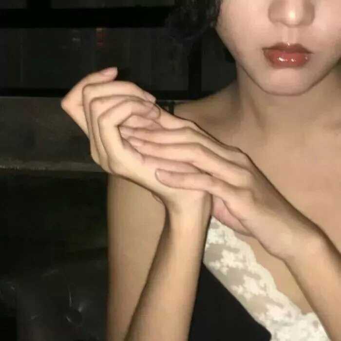 有什么2019火 的qq女生头像吗?