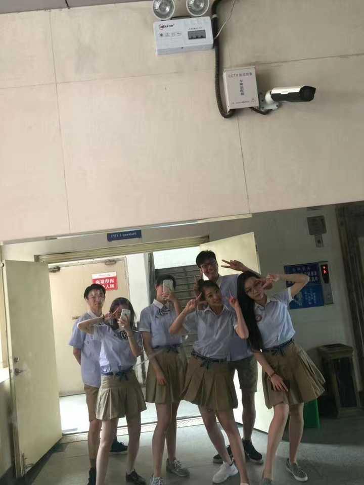 河南省实验中学! 国内中学好看的校服 我大实验当仁不让!