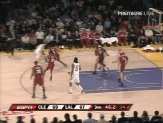 顶峰时期的科比和顶峰时期的詹姆斯1v1,谁会赢?