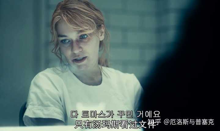 《小丑》中arthur的妈妈有可能是被thomas wayne设计送入疯人院并伪造