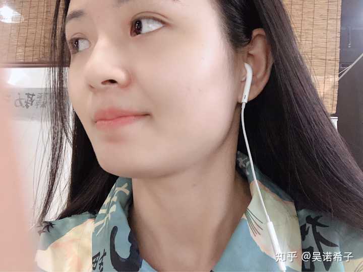 方脸颧骨高女生留什么发型?