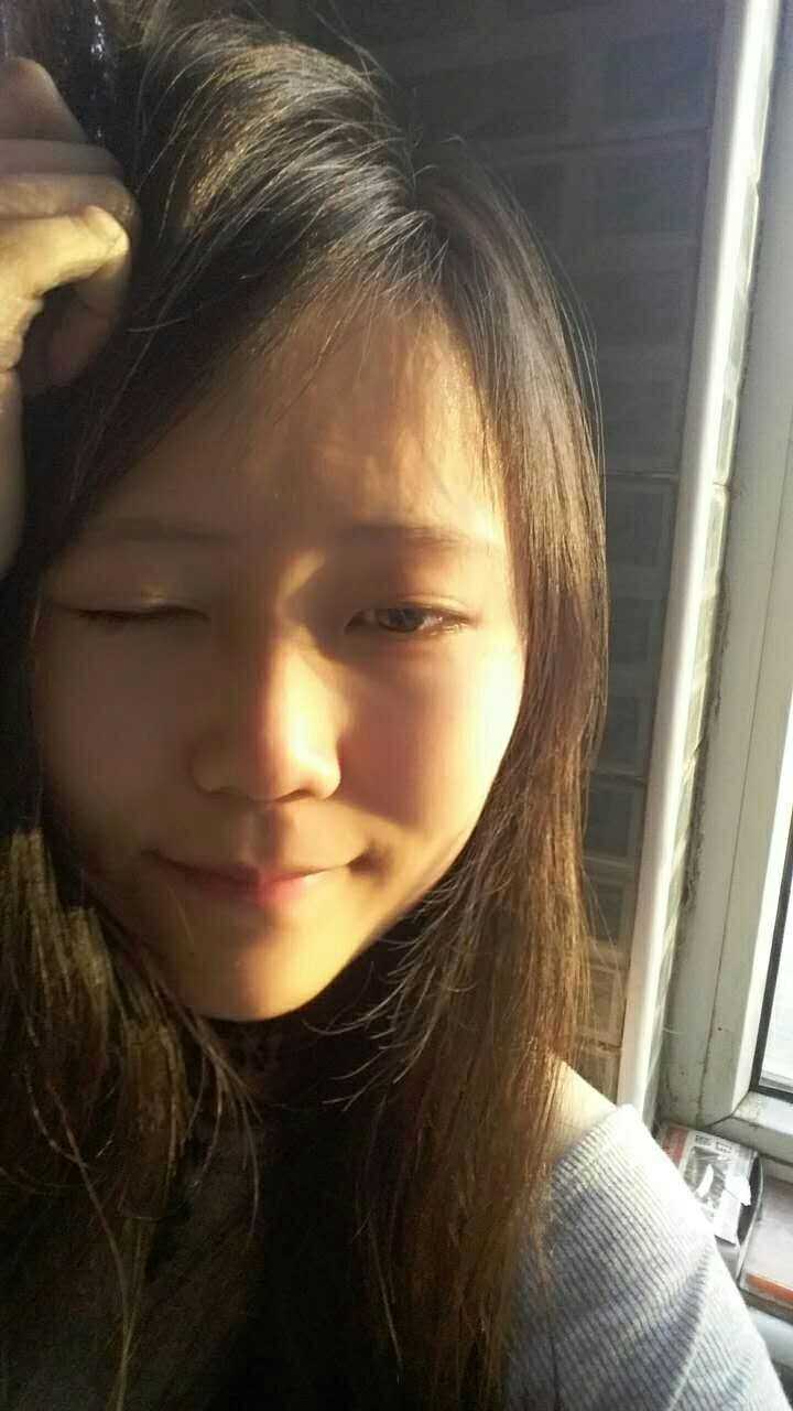 长得还行,就是不会自拍,自拍比他人拍还丑怎么办?到底应该怎么自拍?