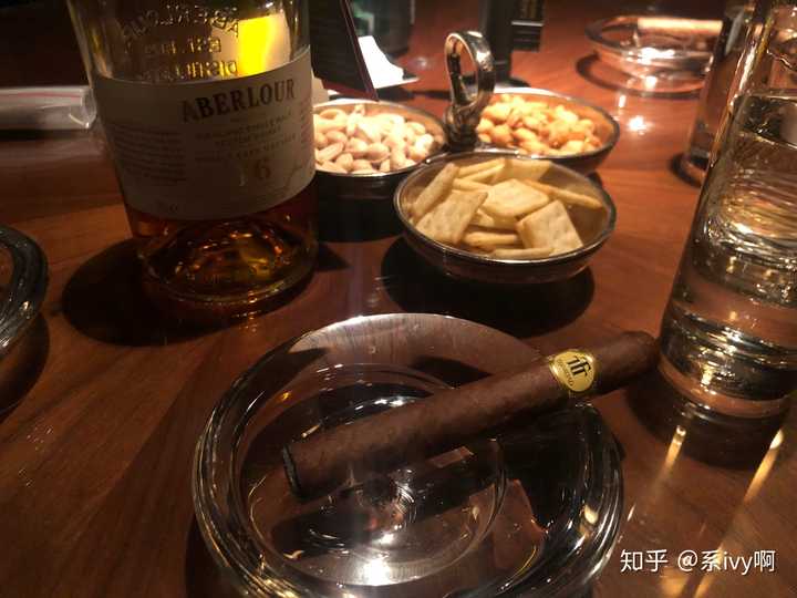 抽雪茄怎么入门女生