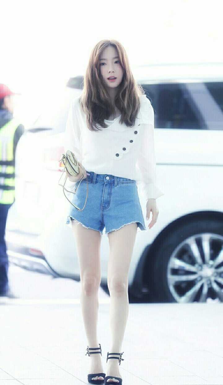 韩国少女时代队长金泰妍,每次看到私服更新惊叹到底什么神仙衣品.