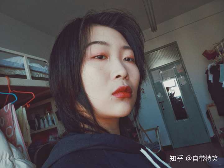 长相不立体的女生a得起来吗?