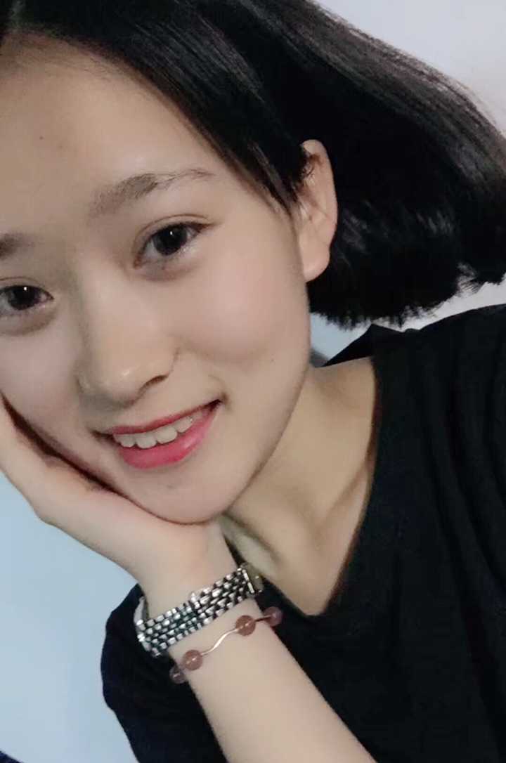 所以建议师妹们少烫头发,不然就做好护理,发尾的分叉真的会给人感觉