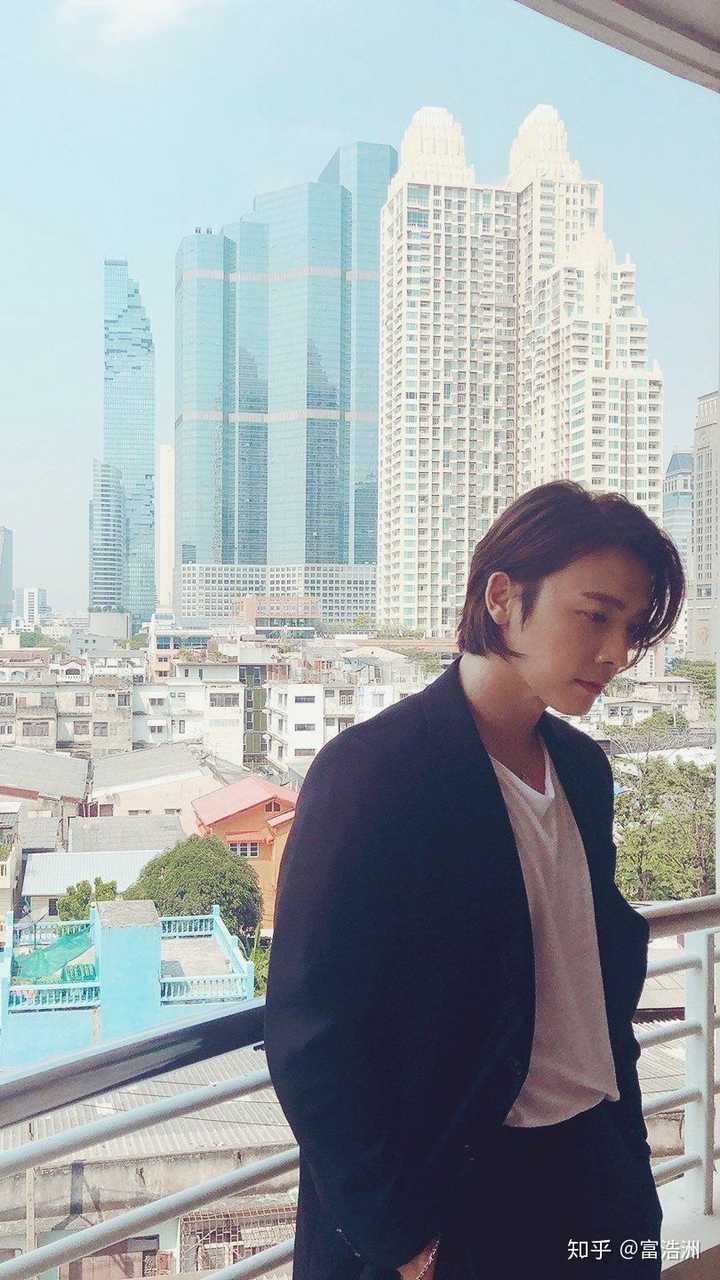 李东海是不是交女朋友了?