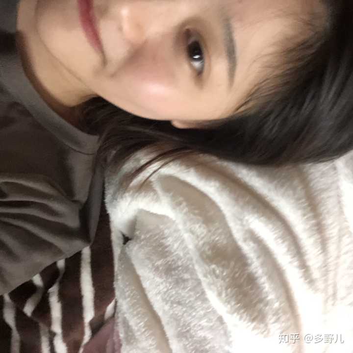 怎么看待发单反自拍原图的女生?