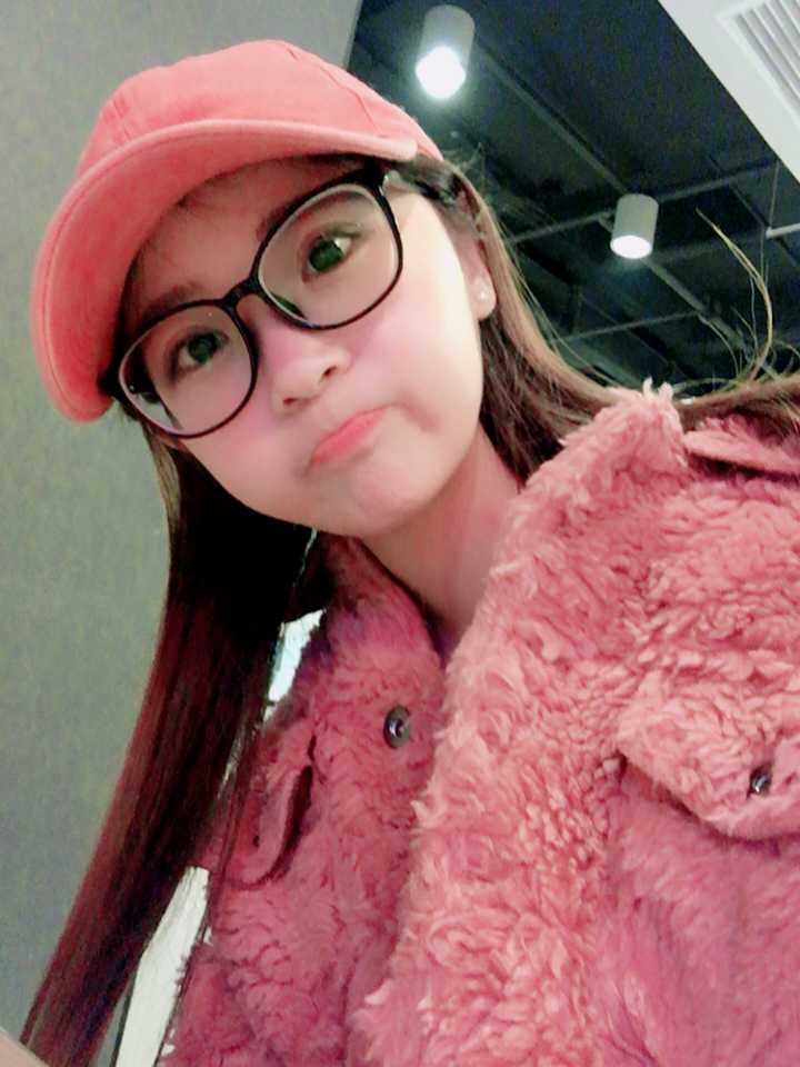 嘴长的不好看的女生怎么自拍?