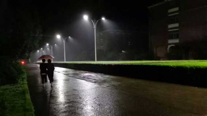 附一张澄潭下雨的晚上