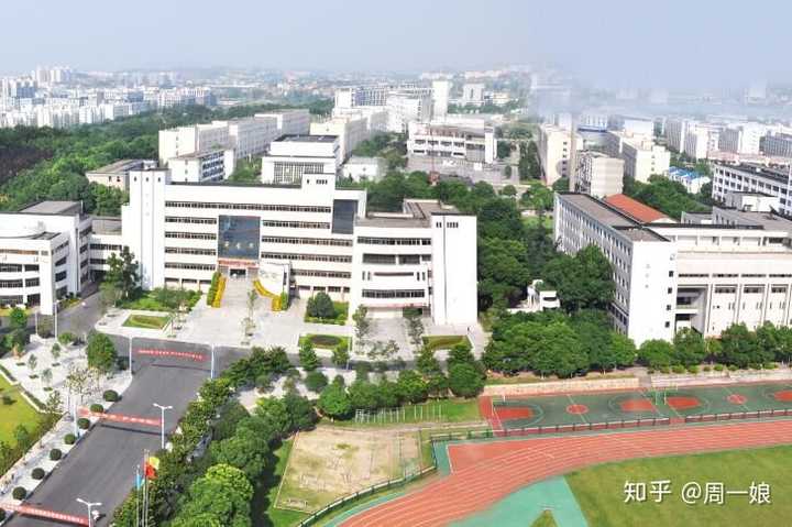 也算先熟悉一下学校的环境啦～ 其实武汉职业技术学院适合学习的地方
