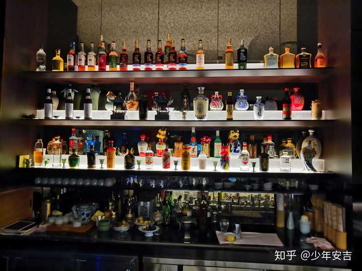1945中国酒馆,跟一大堆人去的. 白酒黄酒鸡尾酒 白酒黄酒的set