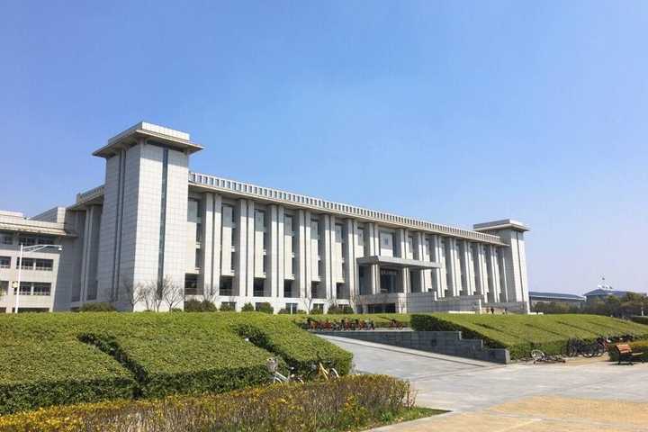 如何评价东南大学九龙湖校区的建筑?