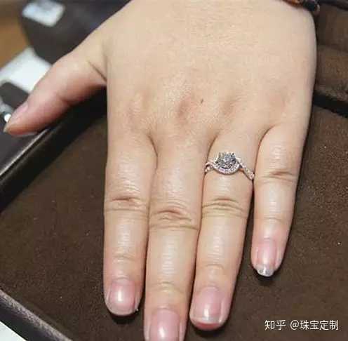 手指粗带什么戒指?