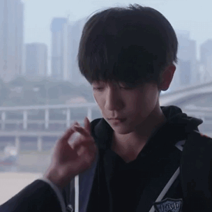 不谈剧情 李天泽真的真的真的演技炸裂 细节 眼神 肢体动作真的是要吹