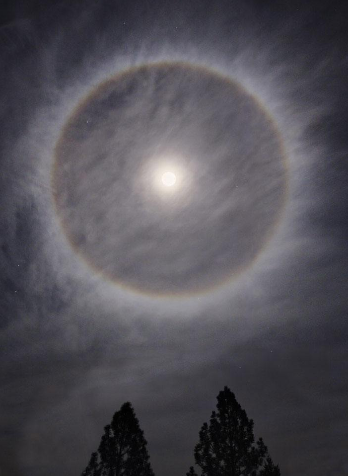 月晕内红外紫,月华内紫外红. 6.狮子座流星雨 2001年11月19日.凌晨.