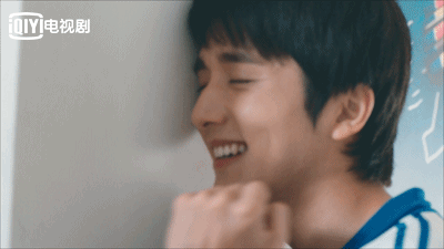 男生笑起来很甜的是一种怎样的体验?