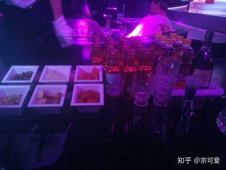 你们第一次去酒吧/夜店是多大?