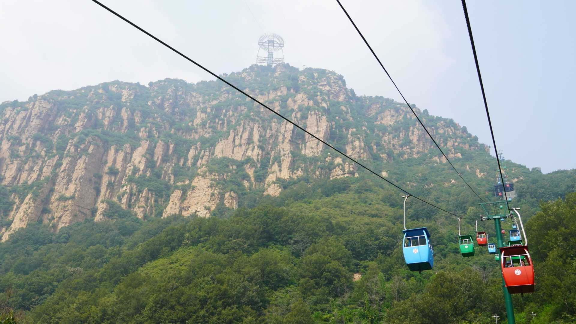 程墨morgan 的想法: 今天来石林峡,这个山顶的ufo观景