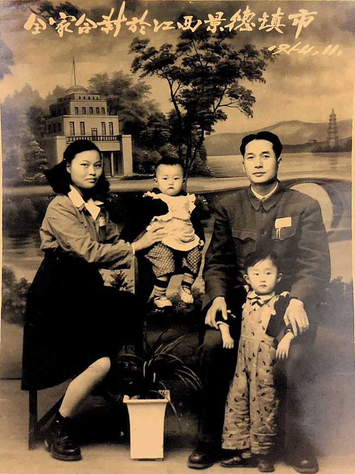 家里有好多老照片,还有部分褪色了,想扫描出来保存,什么样的扫描仪