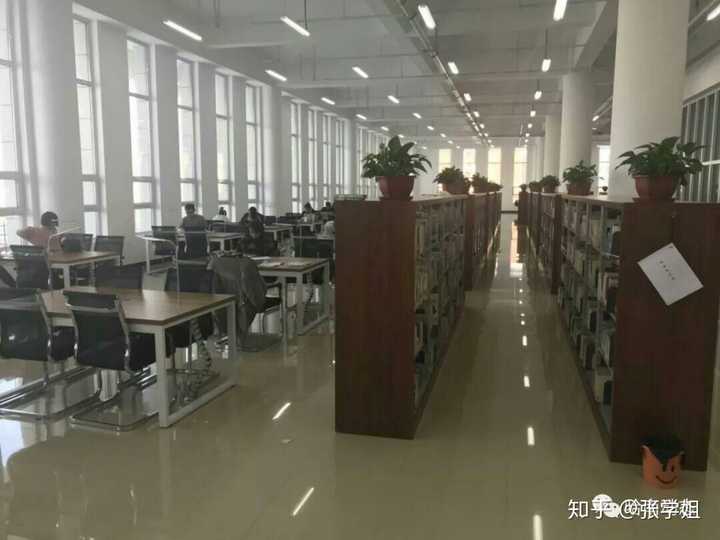 黑龙江东方学院的图书馆或教室环境如何?是否适合上自习?