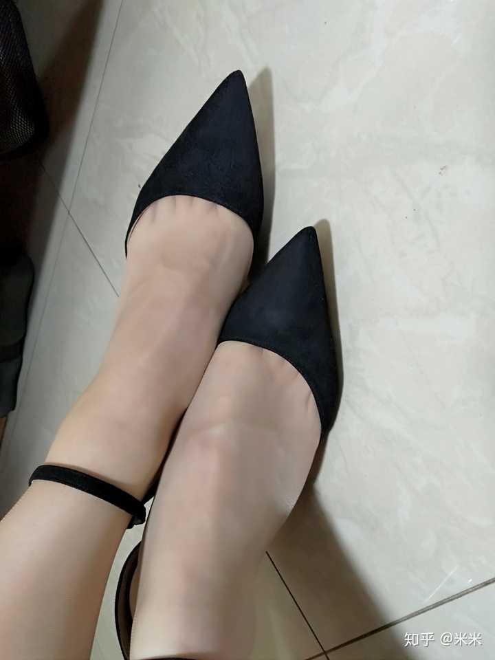 夏天穿肉色丝袜是否美观?