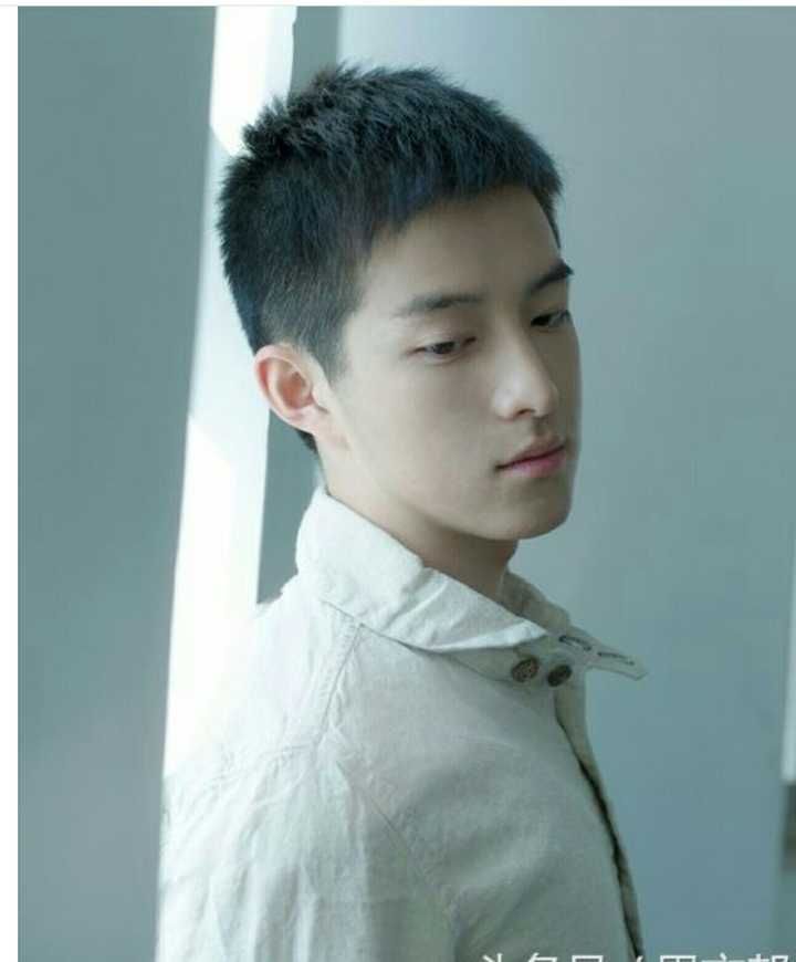 男大学生发型有什么推荐?