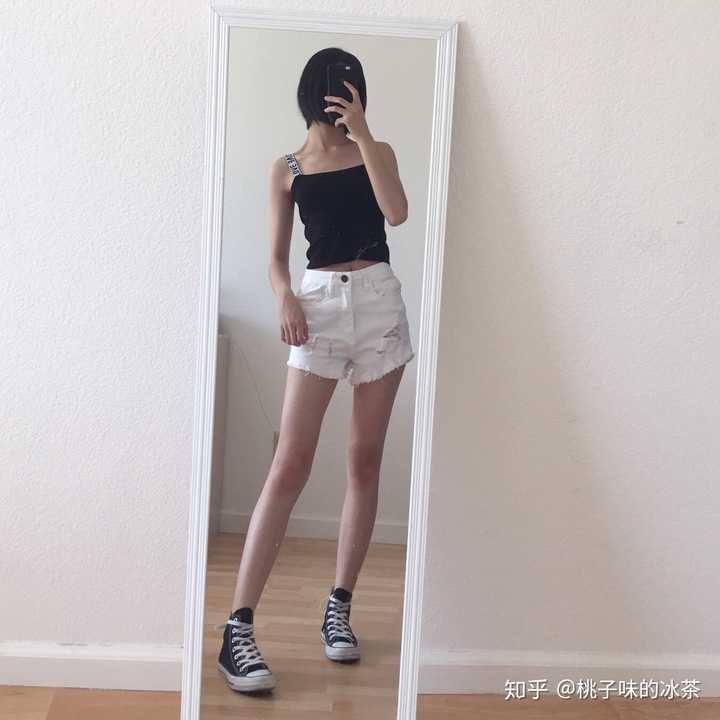 长得漂亮平胸的女孩是种什么体验?