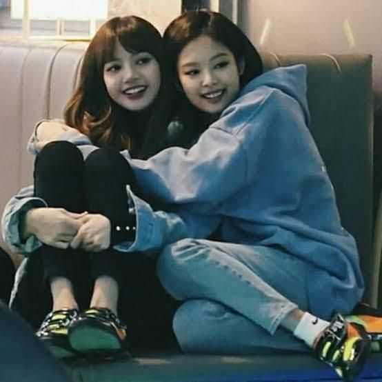 有没有jennie跟lisa的情头啊(悄咪咪来一句能不能无印