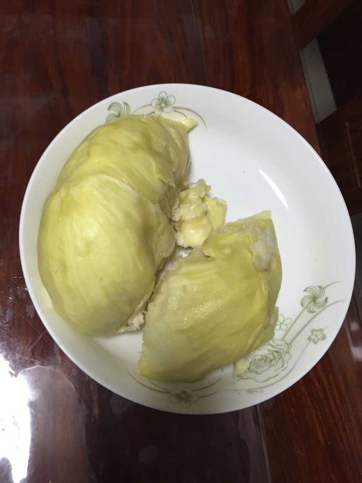 挑榴莲眼光毒辣的我总是能挑到很棒的榴莲!懒的时候就吃吃水果啦!