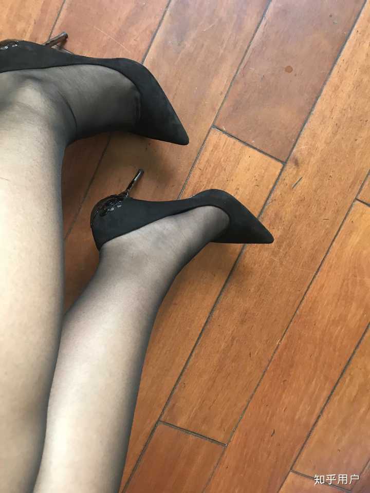 男朋友嫌弃你胖,总让你减肥化妆穿丝袜高跟鞋是什么心理?