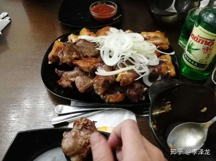 阿拉伯烤肉,人均60-70元吃肉可以吃饱,这是我们经常去吃饭的一家店