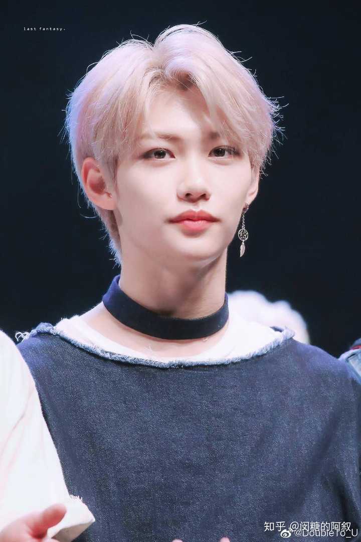 stray kids 的felix李龙馥