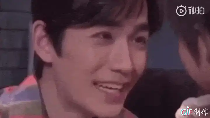 给个宠溺的小眼神自己体会