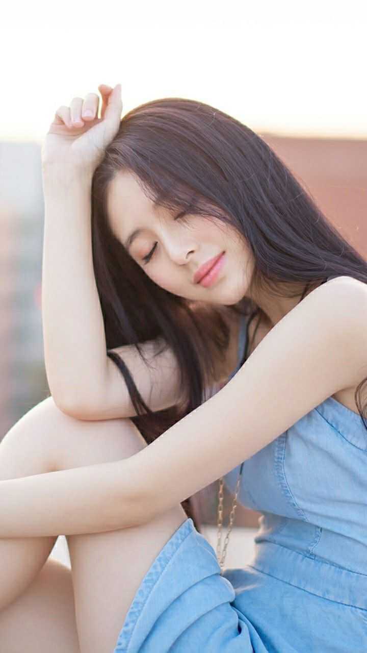 有哪些好看的小姐姐的图片可以作为壁纸的?
