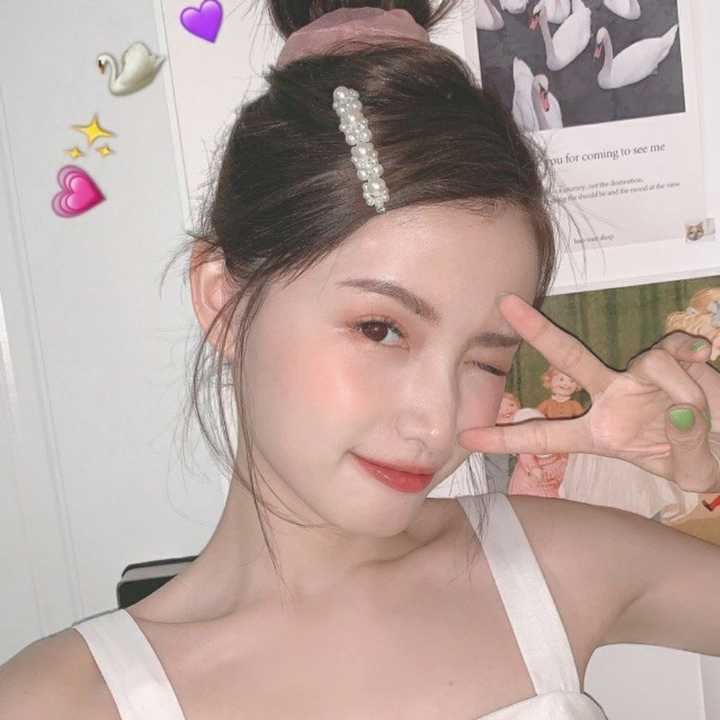 有没有笑的很甜很可爱的照片适合做女生头像?